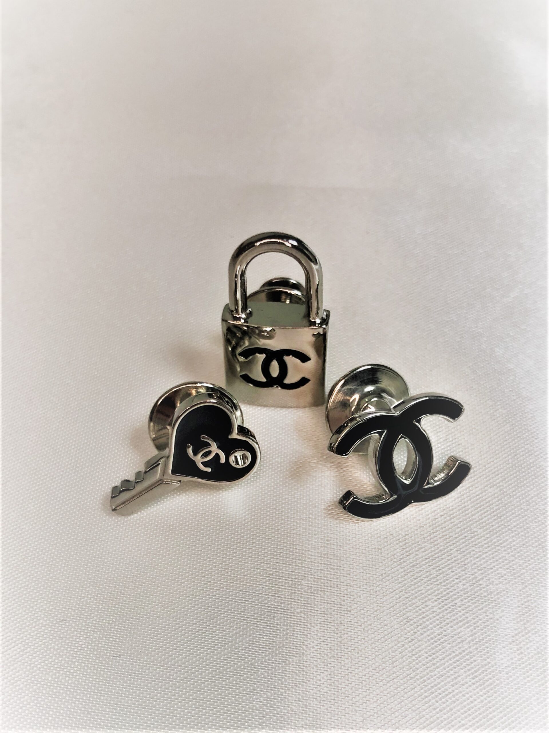 sold-out CHANEL ピンバッチ 3Pセット - Ur
