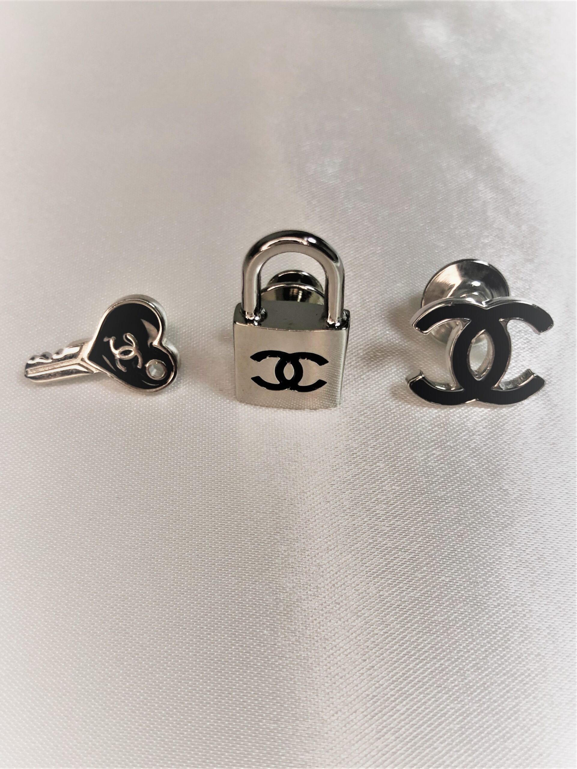 sold-out CHANEL ピンバッチ 3Pセット - Ur