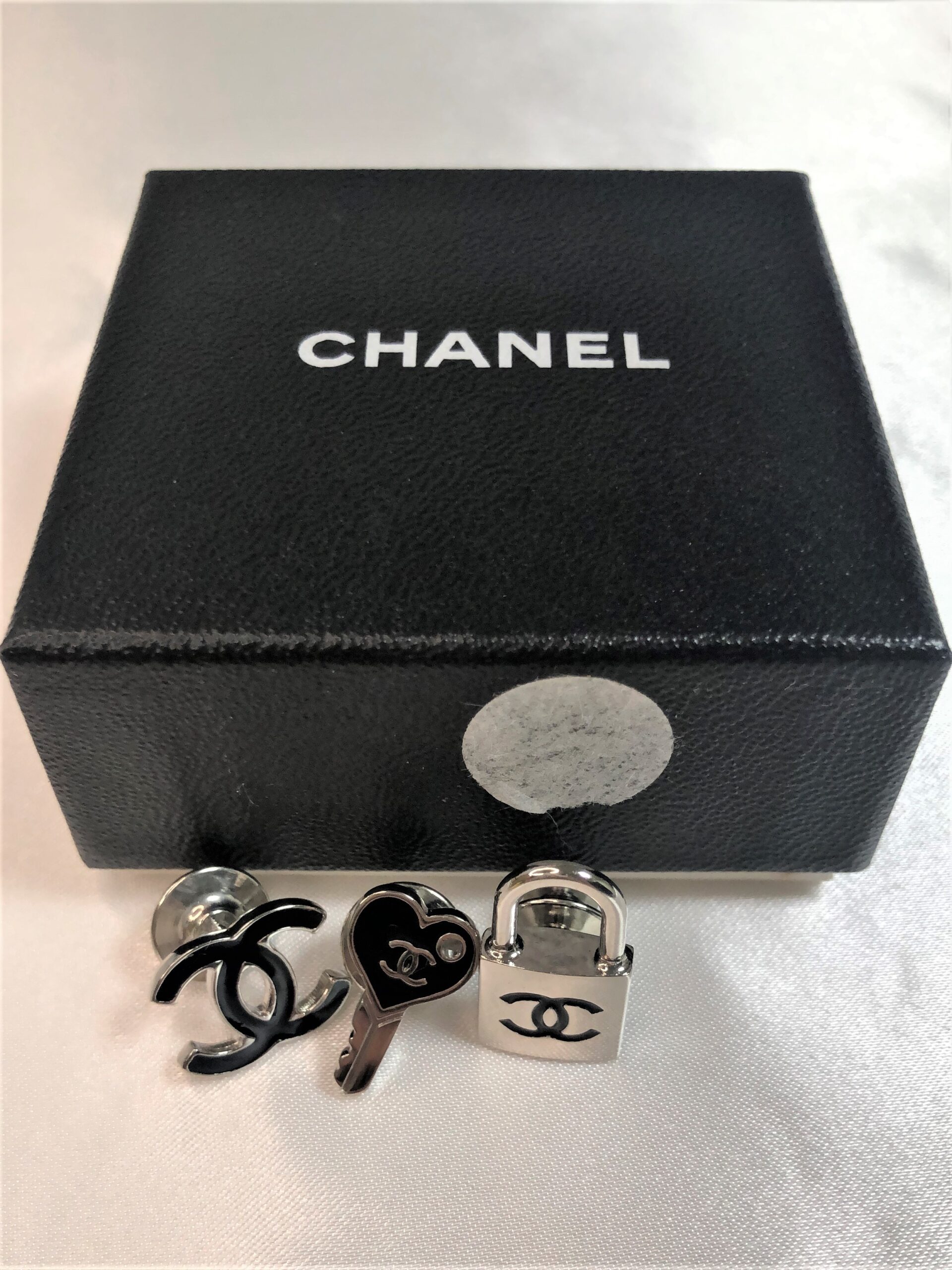 sold-out CHANEL ピンバッチ 3Pセット - Ur